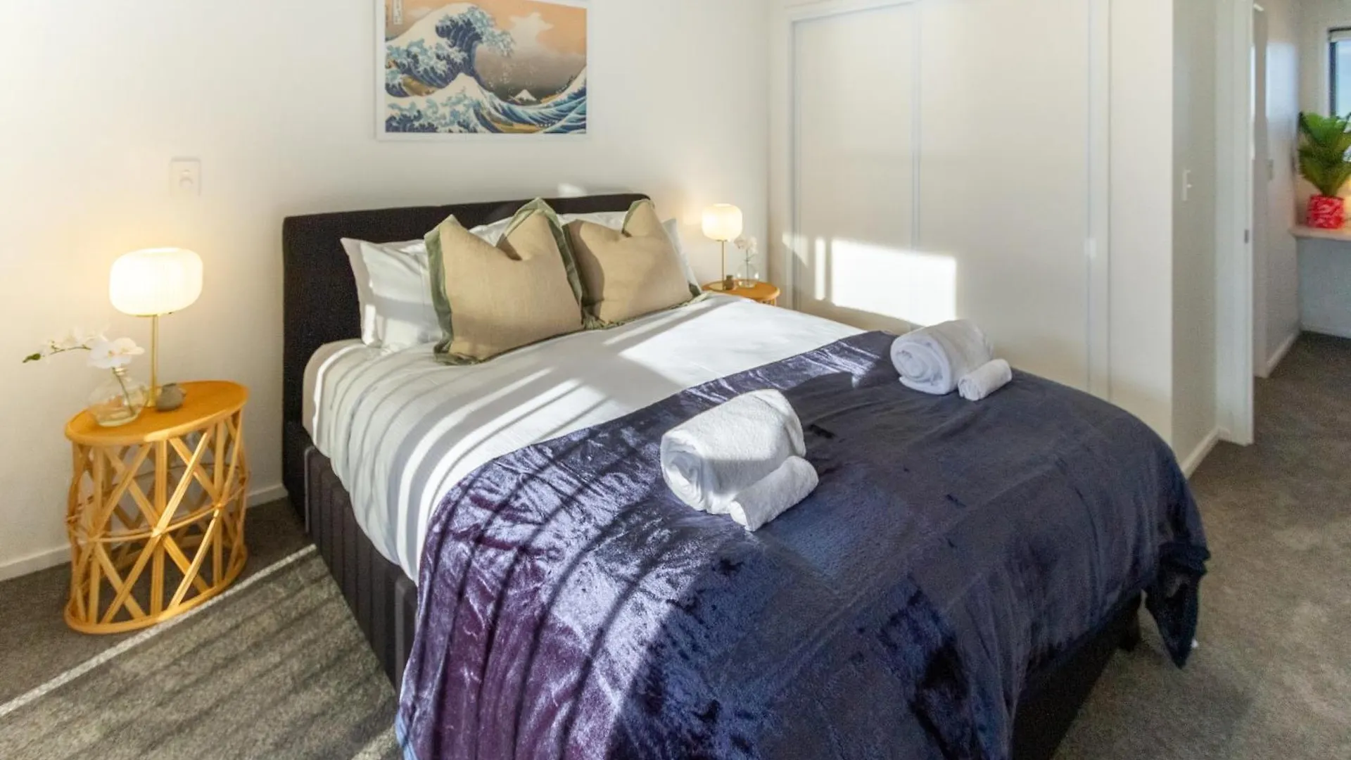 Beachfront 2Br Retreat With Stunning Views Christchurch Apartment